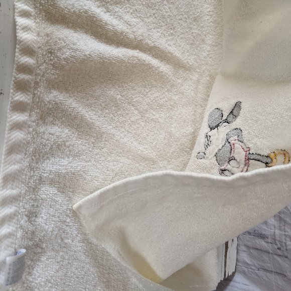 Disney Mickey Mouse Hand‎ Towel Saturday knight vin - Picture 4 of 4